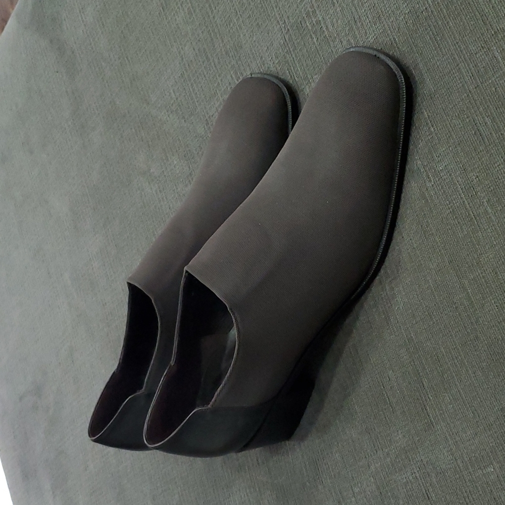 NWOT Don Pliner brown slip on loafers 10M #1721